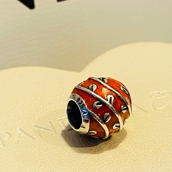 Authentic Pandora Retired Red Enamel Vines Charm - Picture 2 of 2